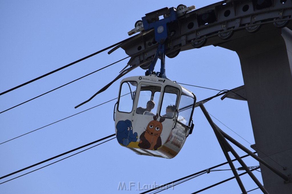 Koelner Seilbahn Gondel blieb haengen Koeln Linksrheinisch P016.JPG - Miklos Laubert